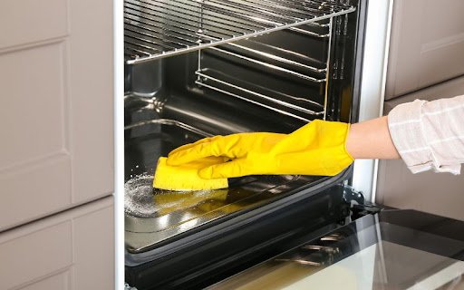 How to Clean an Oven Glass Door: Step-by-Step Guide for a Sparkling Oven
